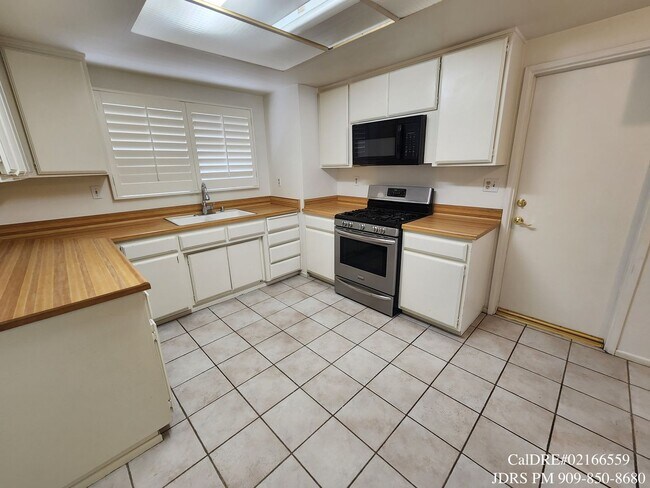 Building Photo - Arcadia 3 Bedroom Townhouse