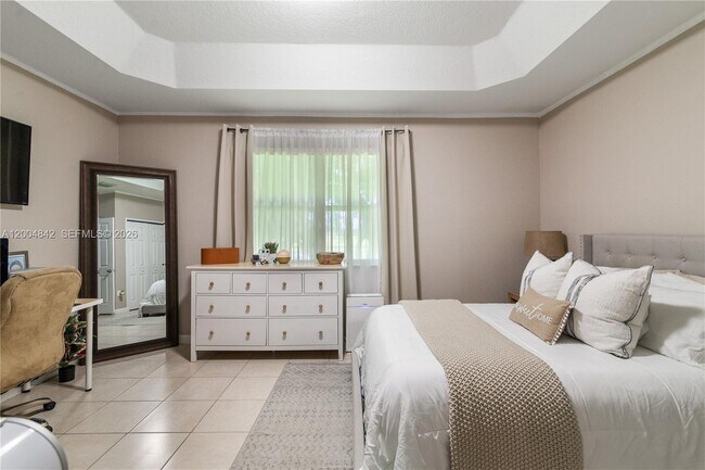 Building Photo - 1420 NE 33rd Ave