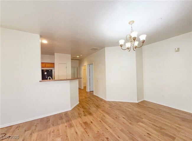 Building Photo - 6868 Sky Pointe Dr
