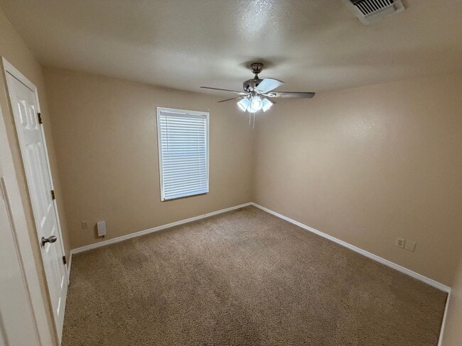 Building Photo - 732 Foster Ln