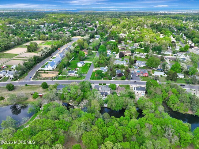 Building Photo - 620 Brookside Dr