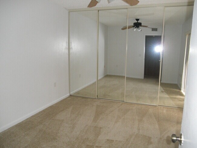 Building Photo - Village of Sandalwood Lakes