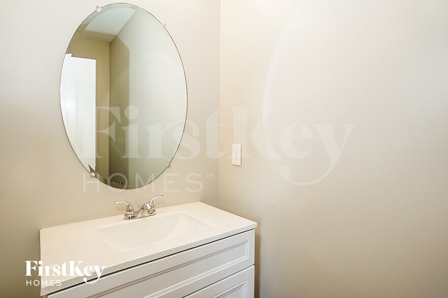 Building Photo - 67 Castlemoor Loop