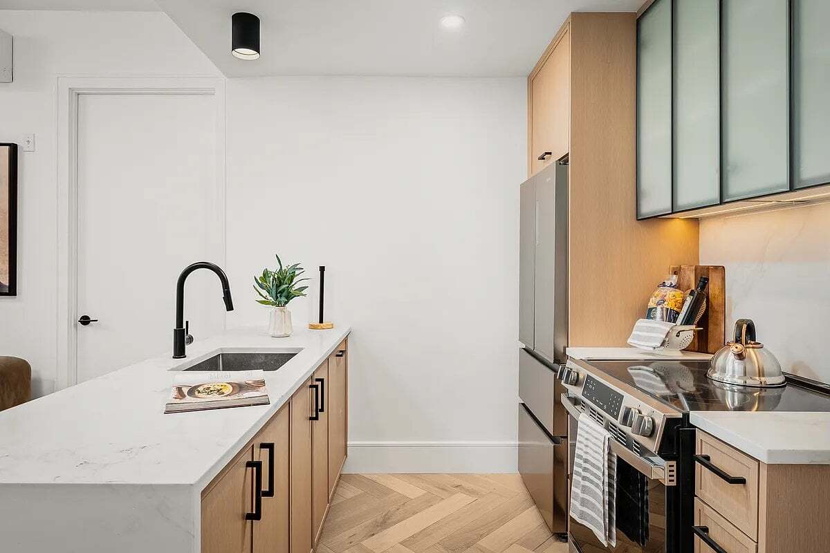 Building Photo - 313 E 17th St