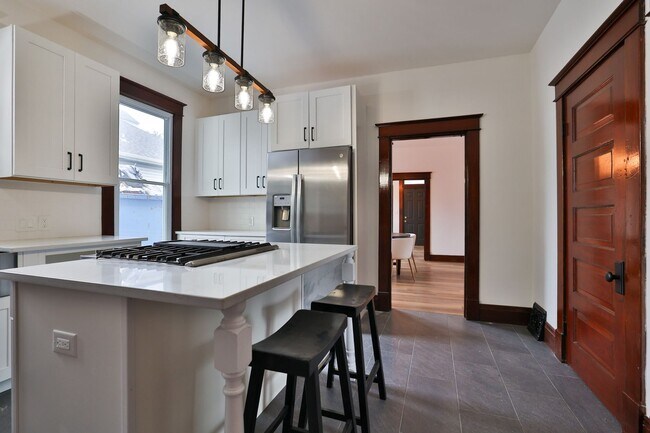 Building Photo - Newly Renovated Single Family Home