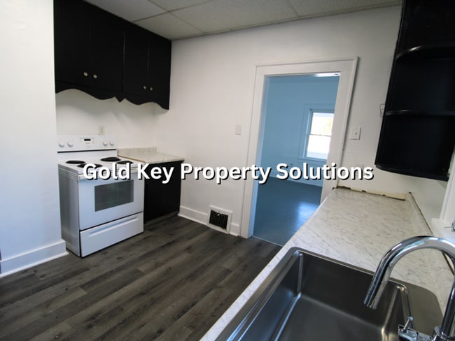 Building Photo - 631 High St