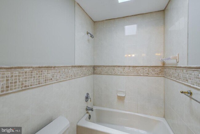 Building Photo - 18 Nantucket Ct