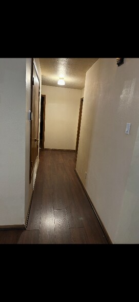 Building Photo - 800 Eastridge Dr NE