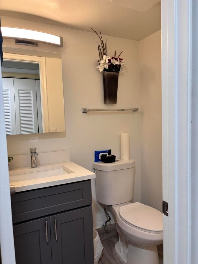 Building Photo - 197 Sussex K