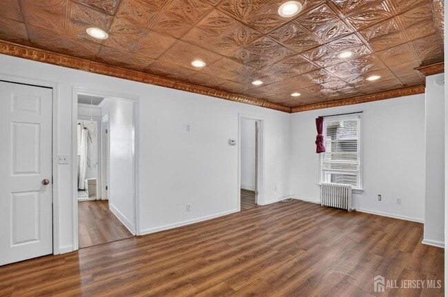 Building Photo - 127 S Pine Ave