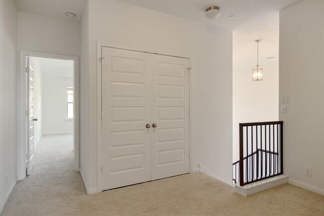 Building Photo - 1620 Bryant Dr