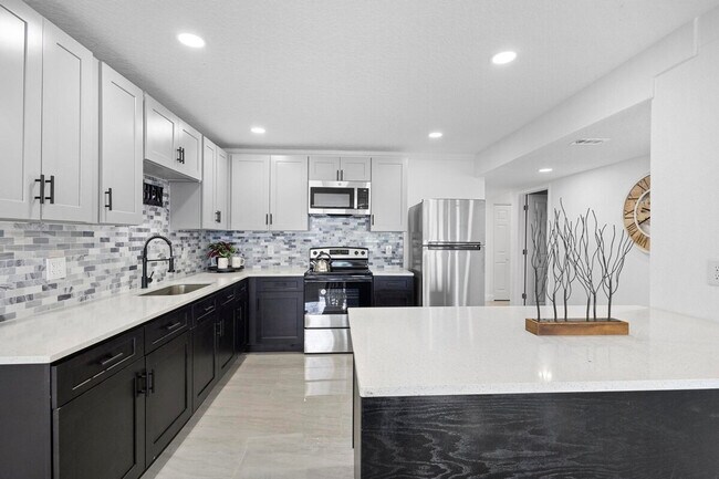 Building Photo - 1983 Spring Ave