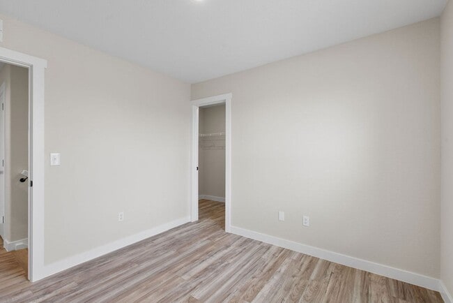 Building Photo - Beautifully Remodeled 3-Bedroom Townhome!