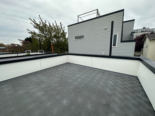 Building Photo - 3Bd/3.25Ba Seattle House