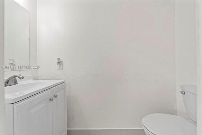 Building Photo - 1560 NE 151st St