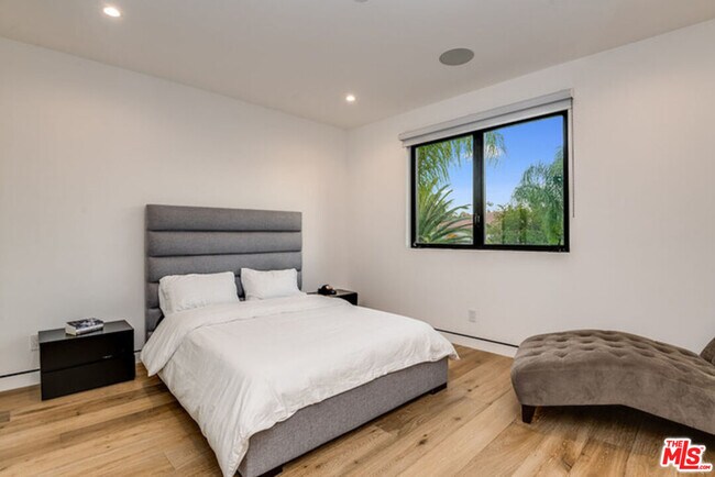 Building Photo - 25879 Chalmers Pl