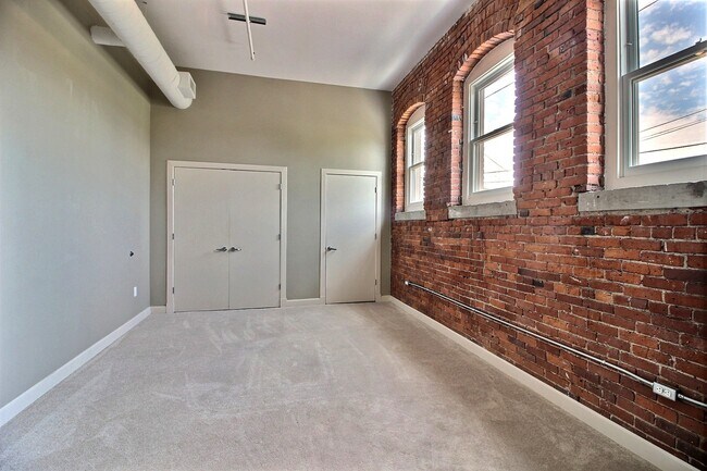 Building Photo - 2220 Superior Via