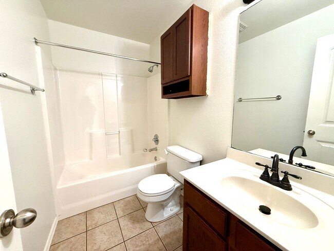 Building Photo - Owasso Schools/ 3bd 2Ba Huge Yard /Cul-de-Sac