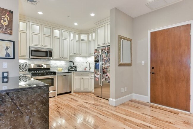 Building Photo - 9 Appleton St