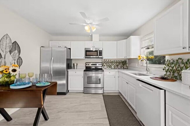 Building Photo - 2715 Lee St