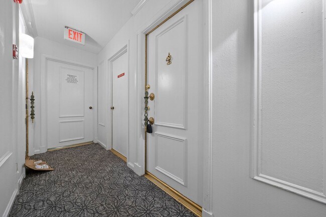 Building Photo - COMING AVAILABLE 4/5/26: Updated Versailles Condo in Newport Beach