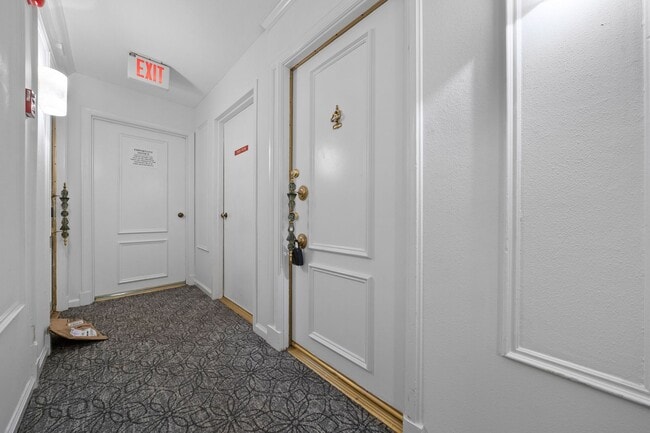 Building Photo - Updated Versailles Condo in Newport Beach