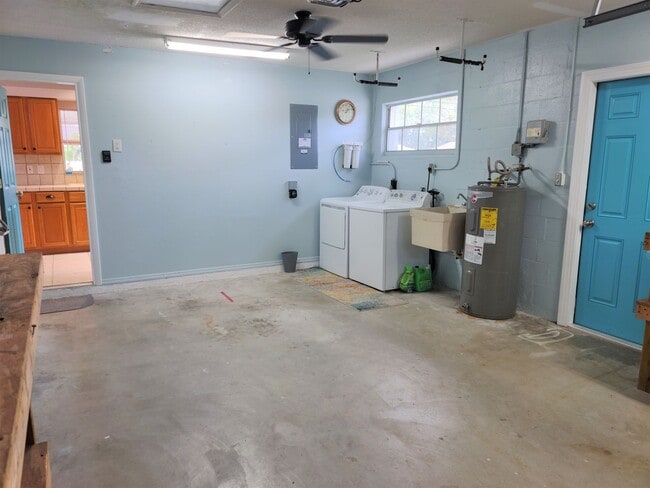 Building Photo - Cute Annual Single Family Home – Near Shamrock Park and South Venice Ferry and Boat launch!