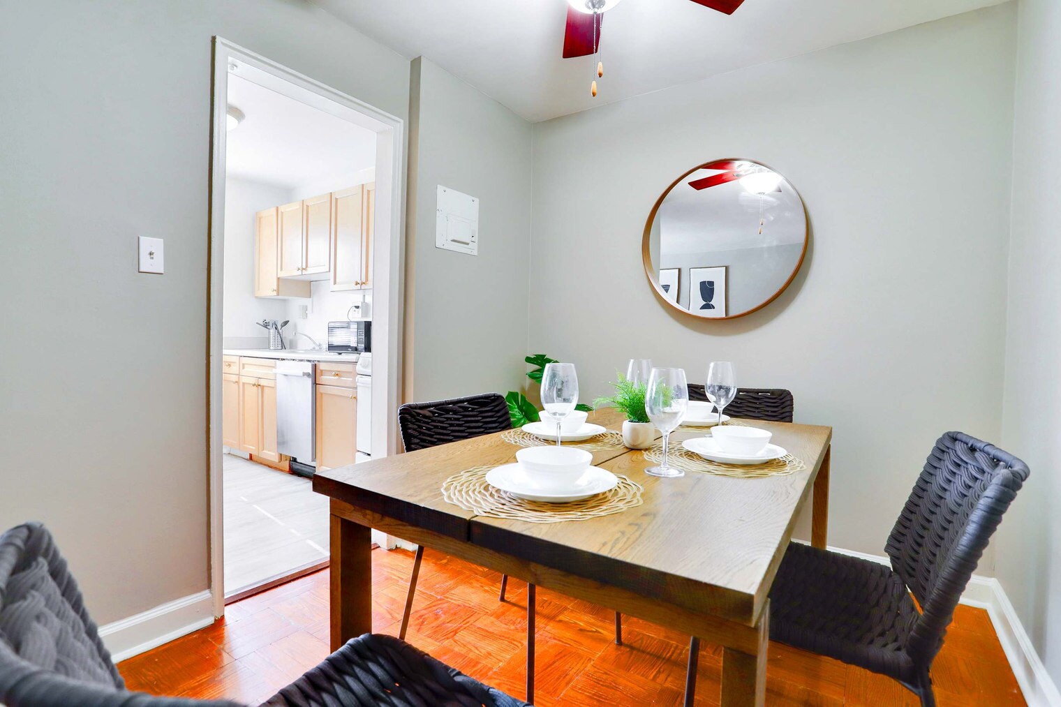 Building Photo - 1420 W Abingdon Dr