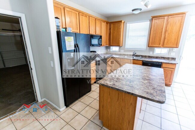 Building Photo - 10013 E Impala Ave