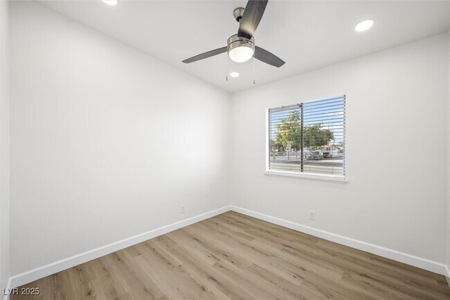 Building Photo - 4315 Ridgedale Ave