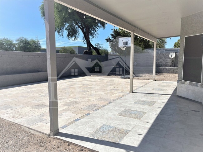 Building Photo - 8372 S Stephanie Ln
