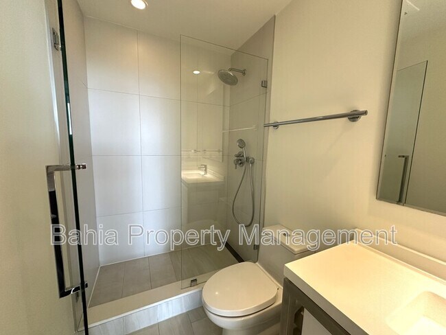 Building Photo - 2000 Metropica Wy