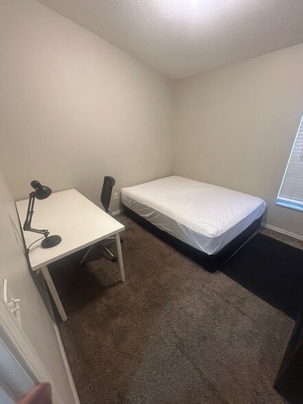 Building Photo - 8151 Canterbury Lake Blvd