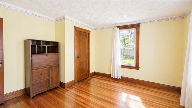 Building Photo - 86 Howard St