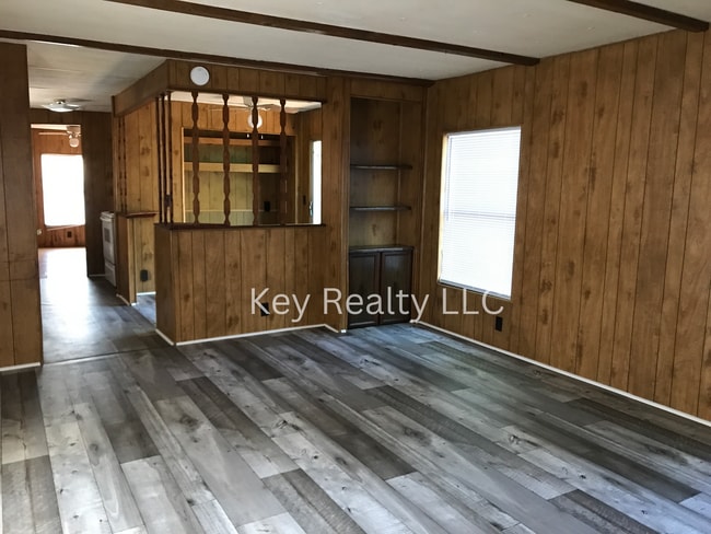 Building Photo - 112 Anthony St