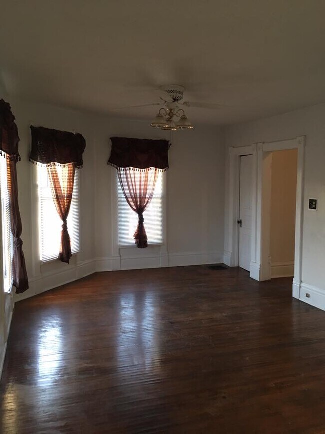 Building Photo - 236 W Broadway St