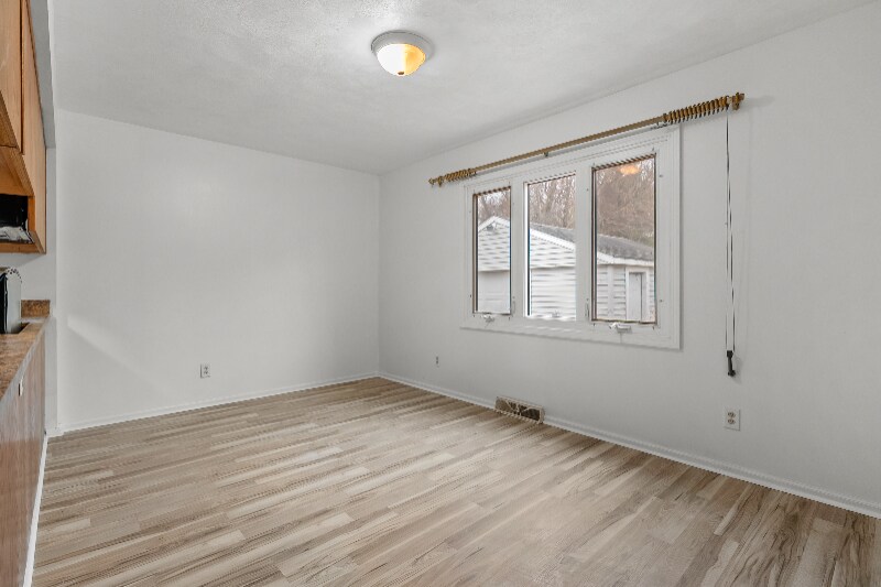 Building Photo - 423 Cornell Dr