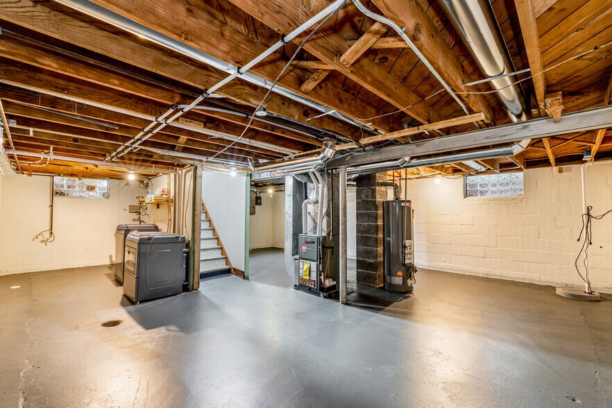 Building Photo - 7639 W Lorraine Pl