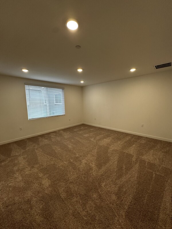 Building Photo - 1735 Eiffel St