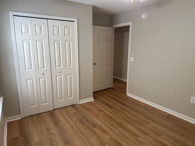Building Photo - 355 Shady Oak Cir