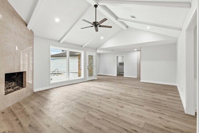 Building Photo - 15215 Parkville Dr