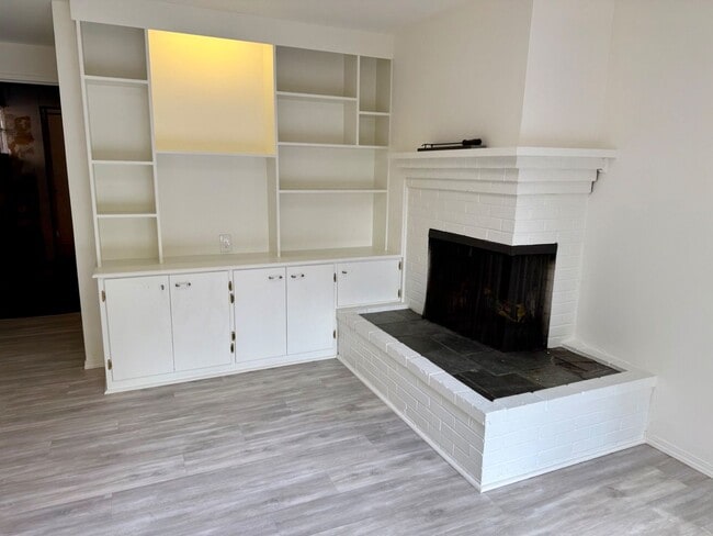 Building Photo - Charming 4-Bedroom Rental in the Heart of Downtown Bothell!