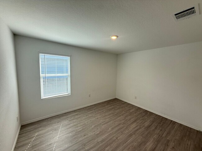 Building Photo - Charming 4-Bedroom Home Available for Rent!  Bulverde Area
