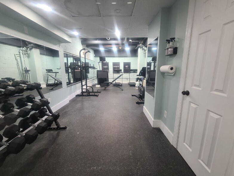 Building Photo - 750 N Broad St