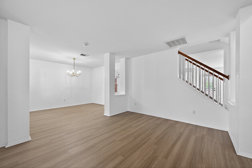 Building Photo - 2125 Elm Falls Pl