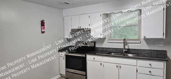 Building Photo - 1636 Keeble St