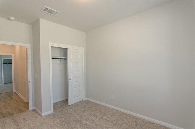 Building Photo - 905 Olive Creek Dr