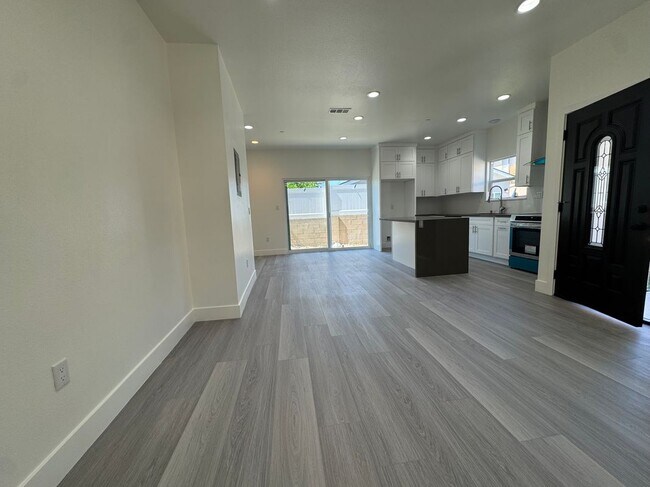Building Photo - 7871 Glencoe Drive