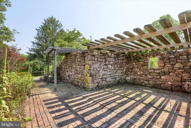 Building Photo - 4551 Colebrook Rd