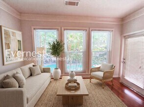 Building Photo - Lovely 2 Bed/2 Bath with Garage / Coming Soon!